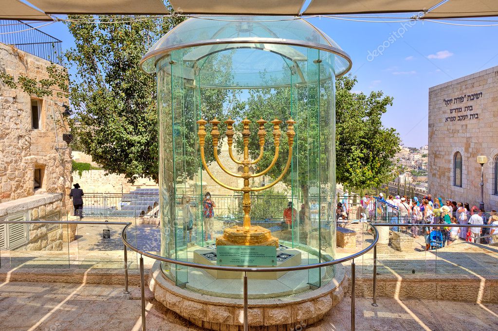 David cherni oro menorá en Jerusalén, israel — Foto editorial de