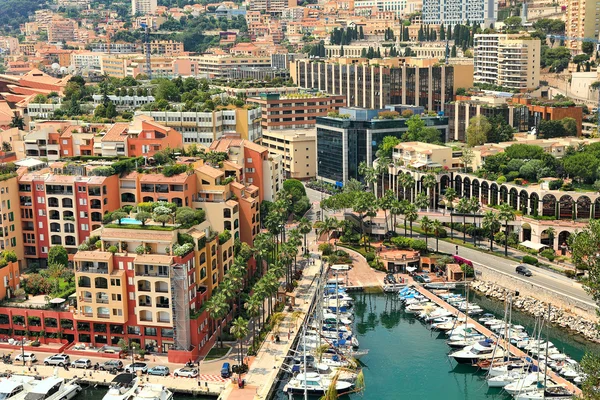 Jachty a moderní budovy v monte carlo, Monako. — Stock fotografie