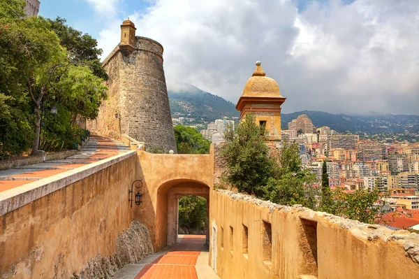 Středověké opevnění a pohled na monte carlo. — Stock fotografie