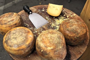 ahşap masa Pecorino peyniri.