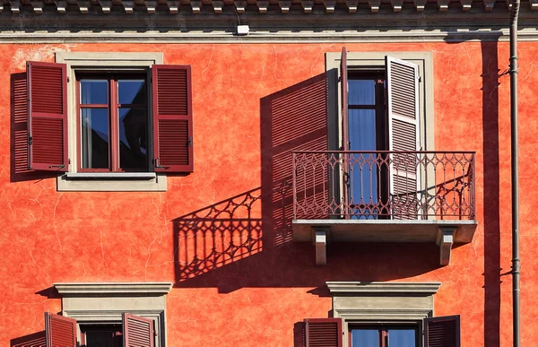 Balcony and windows with shutters cast shadow. — Stock Photo, Image