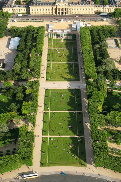 Champ de Mars em Paris, França . — Fotografia de Stock