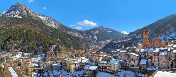 Piccola città francese di Tende nelle Alpi . — Foto Stock