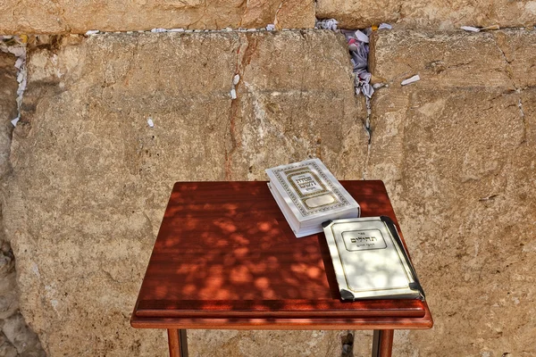 Siddur and Book of Psalms at Western Wall in Jerusalem. — Stock Photo, Image