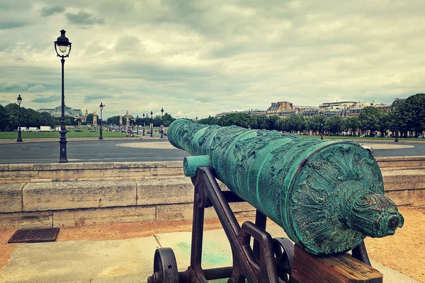 Vecchi cannoni a Les Invalides a Parigi . — Foto Stock