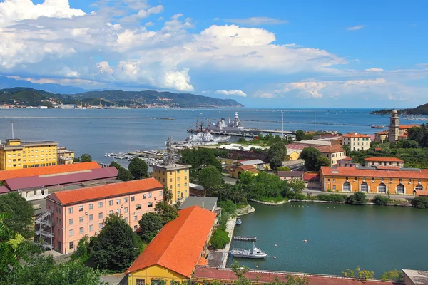 Vista da base naval em La Spezia, Itália . — Fotografia de Stock