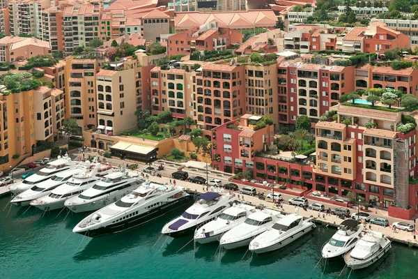 Yachts and modern buildings in Monte Carlo, Monaco. — Stock Photo, Image