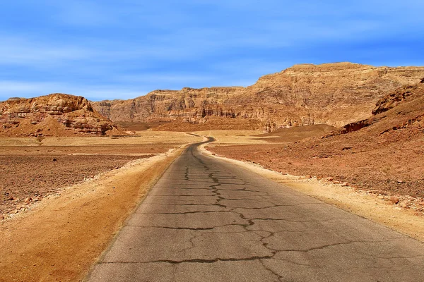 Road through red mountains in Timna park. — Stock Photo, Image