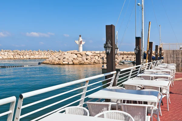 Outdoor restaurant on marina in Ashqelon, Israel. — Stock Photo, Image