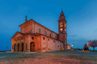 Katolik Kilisesi Meydanı sabah.