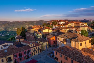 gün batımında kasaba İtalya.