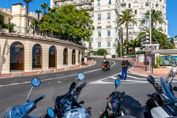 Policía en la carretera de Montecarlo, Mónaco . — Foto de Stock