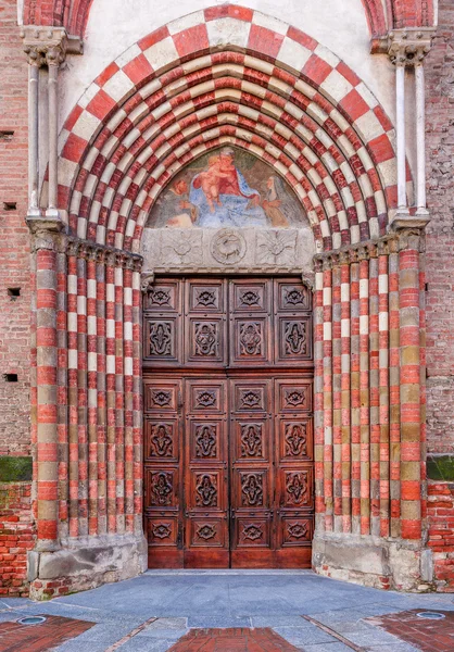 Old wooden door at the entrance to catholic church. — Stock Photo, Image