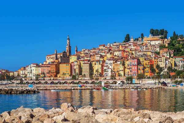 Mångfärgade hus av menton, Frankrike. — Stockfoto