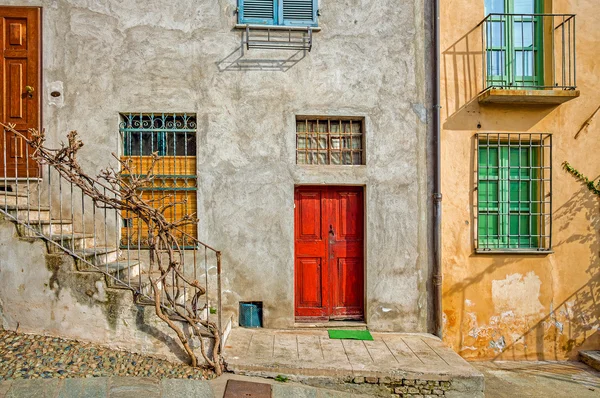 Fasad av typiska italienska hus. — Stockfoto