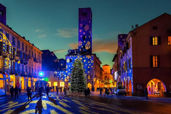 Alba Italia Diciembre 2020 Espectáculo Iluminación Árbol Navidad Plaza Ciudad —  Fotos de Stock