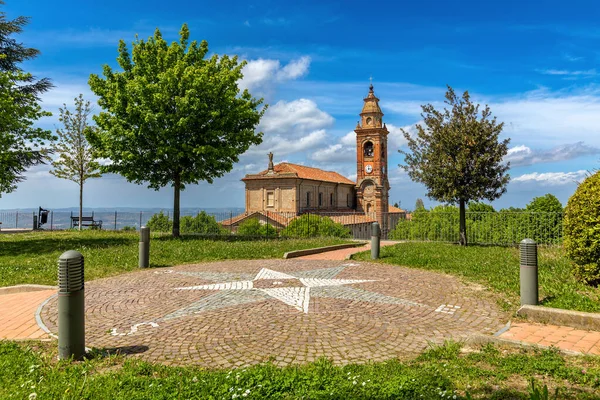 Guindastes Construção Novos Edifícios Residenciais Sob Céu Azul Alba Piemonte — Fotografia de Stock