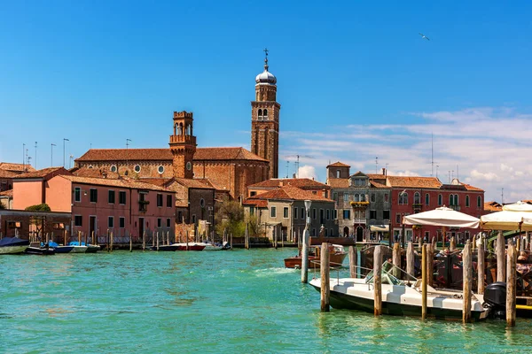 Kanál Staré Historické Budovy Věže Zvonice Ostrově Murano Benátské Laguně Stock Snímky