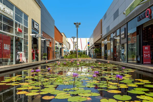 Ashdod Israel July 2017 Artificial Pond Flowers Shops Boutiques Open — 스톡 사진