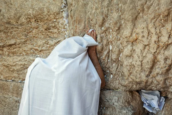 Homem Coberto Branco Tallit Orando Muro Das Lamentações Jerusalém Israel — Fotografia de Stock