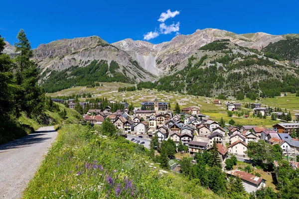 Estrada Rural Pequena Cidade Alpina Bersezio Vale Verde Entre Montanhas Imagem De Stock