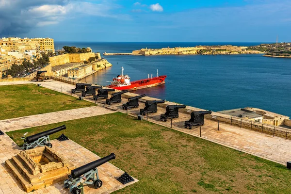 Stara Bateria Artyleryjska Bastionie Widokiem Grand Harbour Valletta Malta — Zdjęcie stockowe