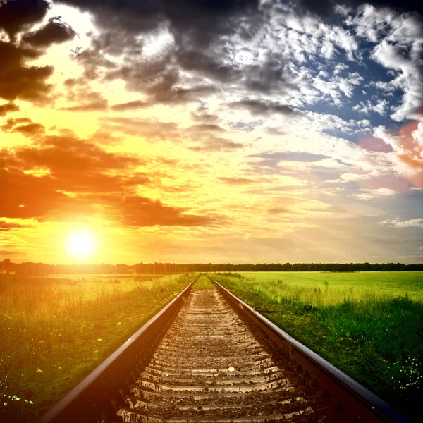Spoorwegen in de zonsondergang — Stockfoto