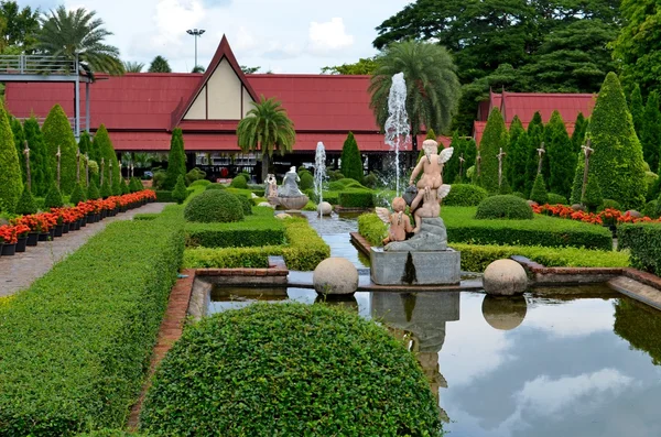 Nong nooch tropisk trädgård — Stockfoto