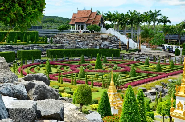 Nong nooch tropisk trädgård — Stockfoto