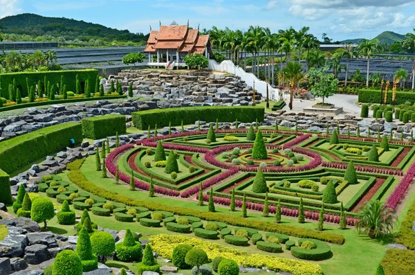 Nong nooch tropisk trädgård — Stockfoto