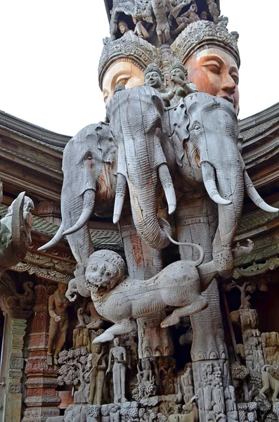 Tempel der Wahrheit in Pattaya — Stockfoto