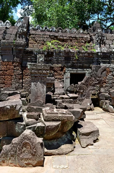 Antiguo templo cambodiano —  Fotos de Stock