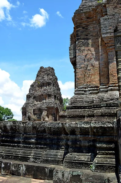 Antiguo templo cambodiano — Foto de Stock