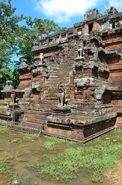 初具柬埔寨寺 — 图库照片
