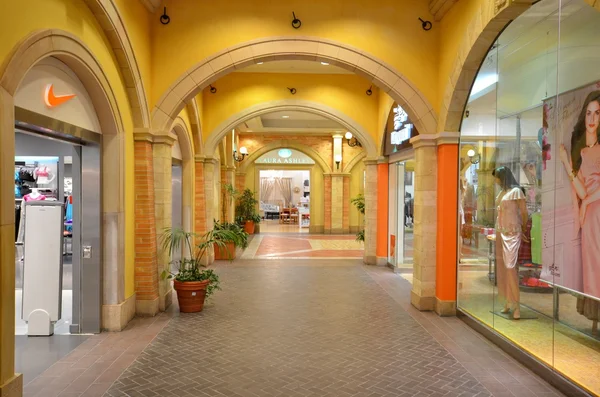 Interior of modern shopping center, Dubay,OAE — Stock Photo, Image