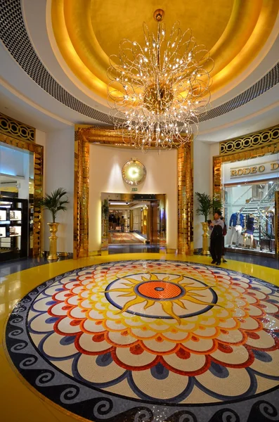 Burj al arab je luxusní 5 hvězdičkový hotel — Stock fotografie