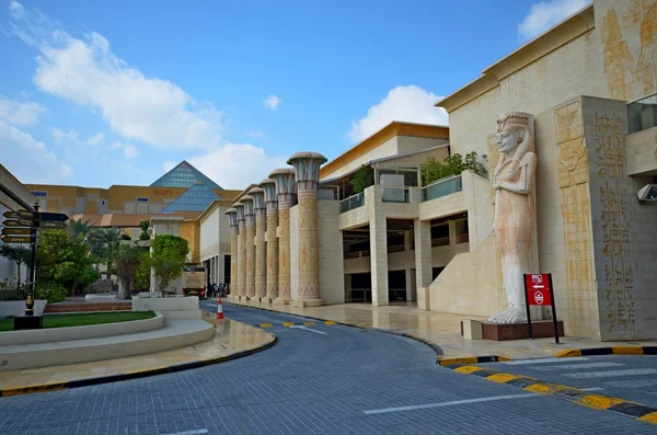 Interieur van modern shopping center, dubay, oae — Stockfoto