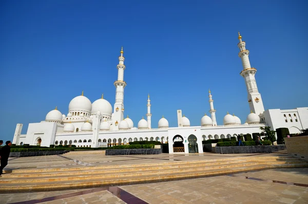 Scheich-Zayed-Moschee oder große Moschee in Abu Dhabi — Stockfoto