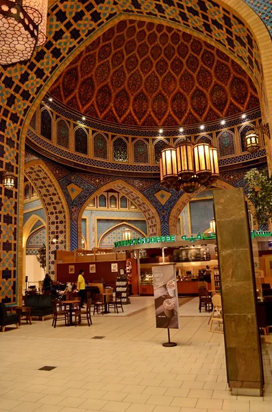 Interior del moderno centro comercial, Dubay, OAE — Foto de Stock