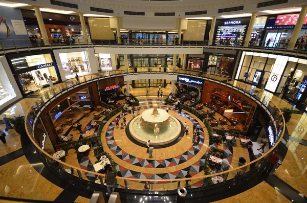 Interieur van modern shopping center, dubay, oae — Stockfoto