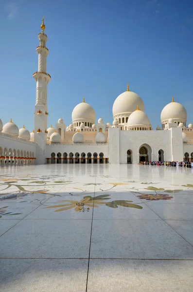 Mezquita Sheikh Zayed o gran mezquita en Abu Dhabi — Foto de Stock
