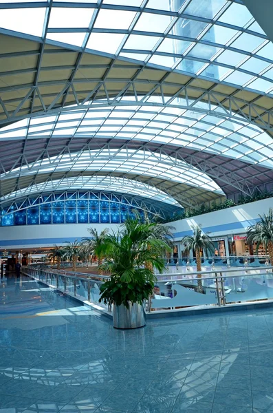 Interior of modern shopping center, OAE — Stock Photo, Image