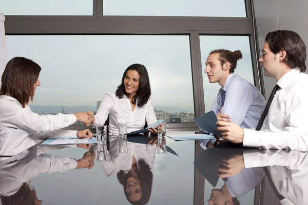 Accord d'affaires entre hommes d'affaires Images De Stock Libres De Droits