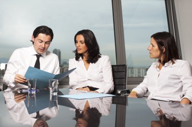consulta con asesores financieros