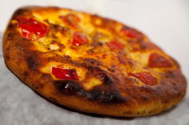 Focaccia İtalya'dan domates ile