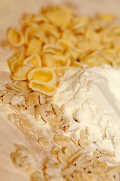 Čerstvé domácí těstoviny orecchiette a fricelli — Stock fotografie