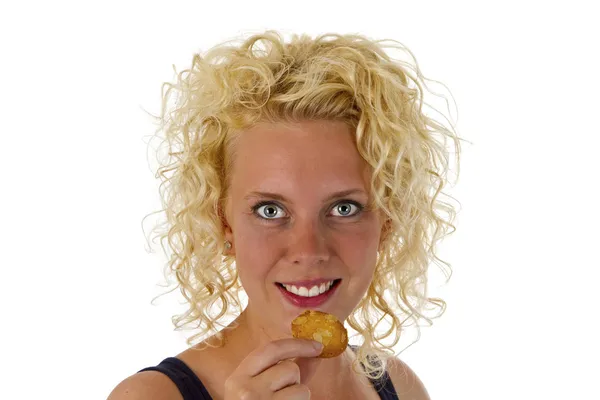 Young woman eating cookie — Stock Photo, Image