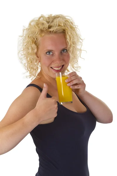 Młoda kobieta ze soku pomarańczowego szkła — Zdjęcie stockowe