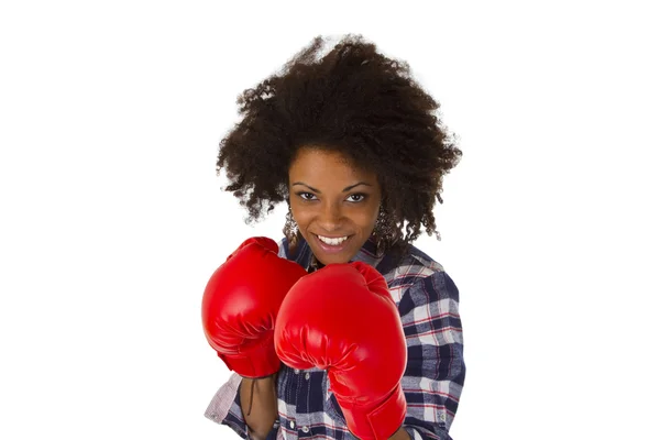 Vrouwelijke afro Amerikaanse met rode bokshandschoenen — Stockfoto