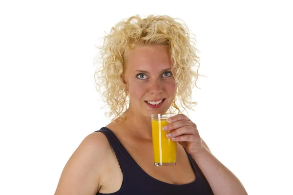 Mujer joven con jugo de naranja de vidrio —  Fotos de Stock